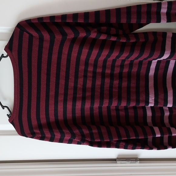 Croft & Barrow large long sleeve top/sweater maroon w/pinks black - Picture 11 of 14